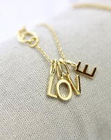 My V vedhæng - 18kt Rødguld